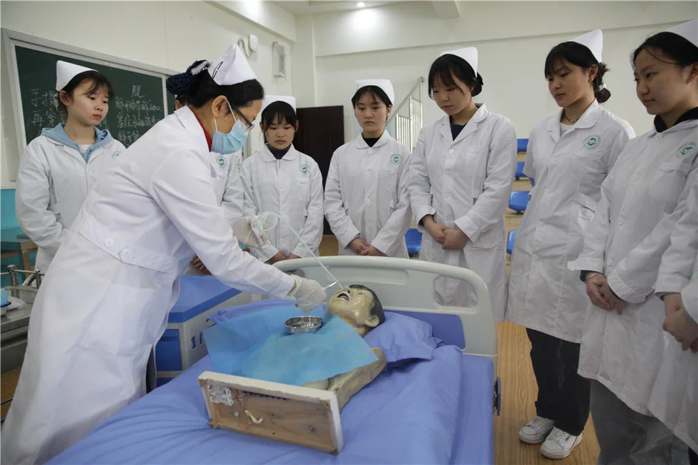 四川省成都市针灸学校